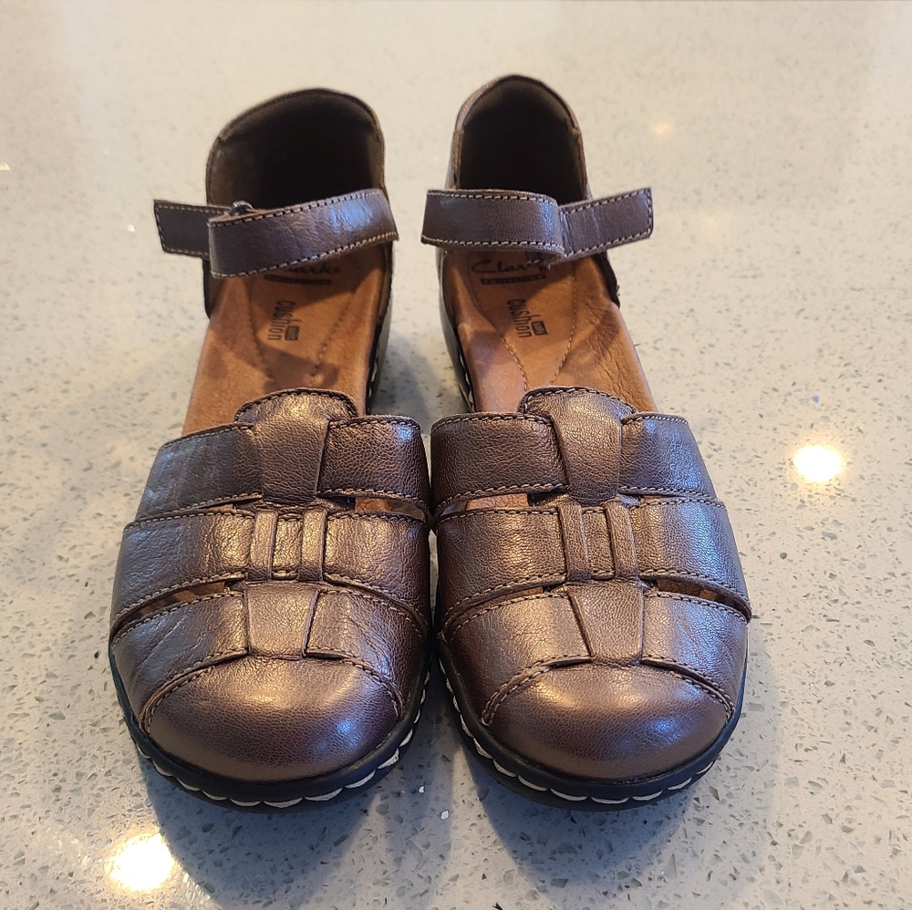 Clarks Women's Closed toe sandals-Size 7.5